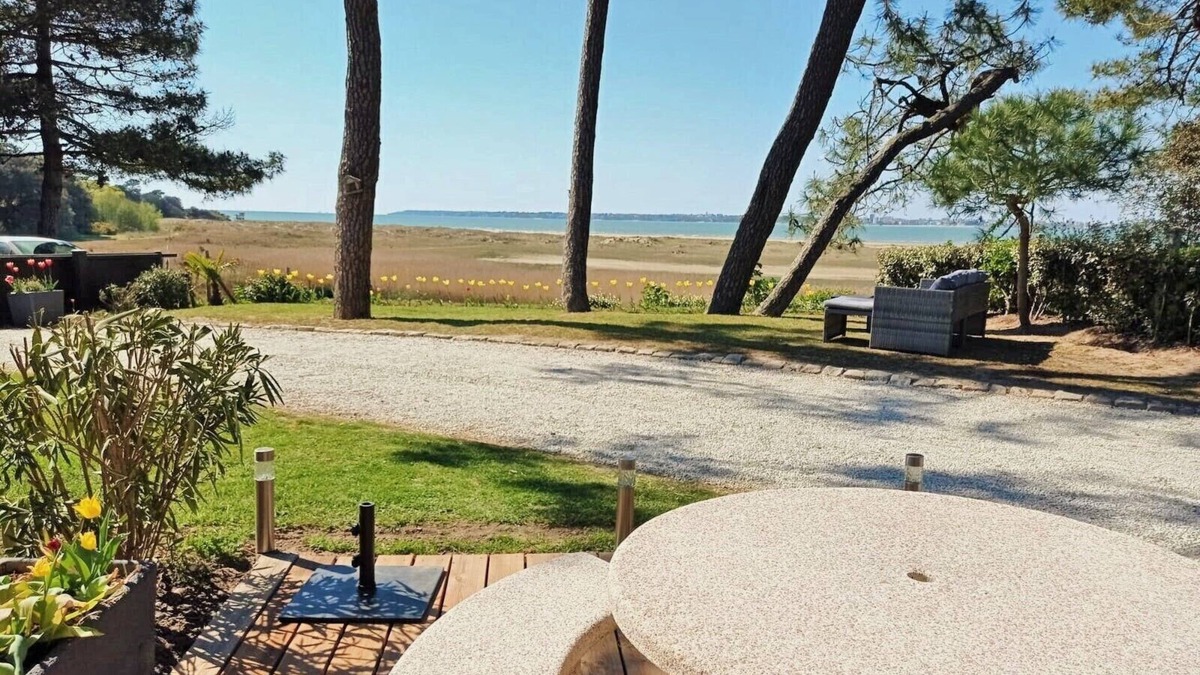 Saint-Brevin-les-Pins House | Rare! 170m2 waterfront villa with swimming pool in private cul-de-sac.