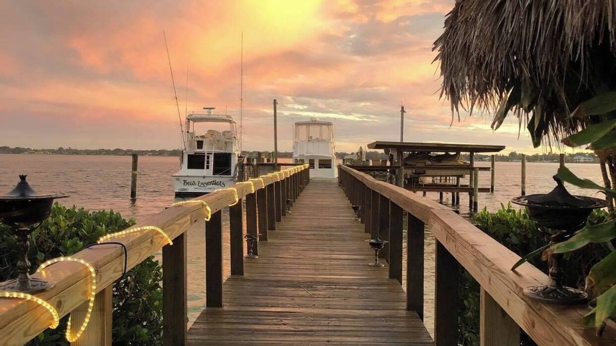 Palmetto House | Rare! Adorable Cottage on Snead Island, Fish Dock,Tiki & Bch 250 ft. away. Pets