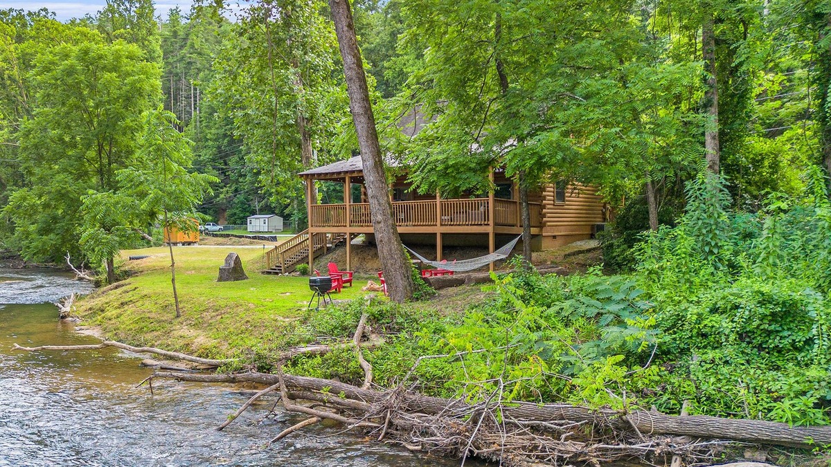 Lakemont Cabin | Rare easy access RV, trailer, & motorcycle parking, dog friendly cabin