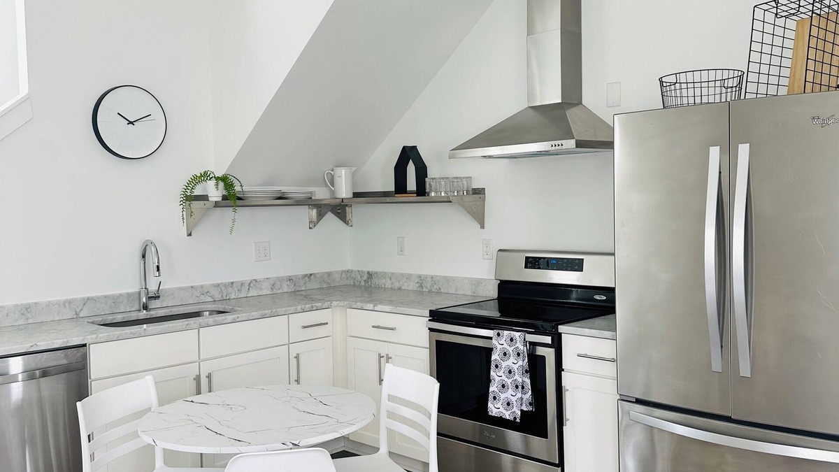 Chestnut Hill House | RARE FIND - 1 Bed 2 Bath Modern Private Oversized Garage City Skyline Views