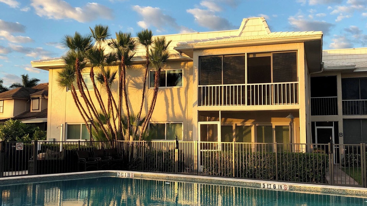 Park Shore Condo | Rare find for Dec-Jan: 2nd floor Parkshore condo