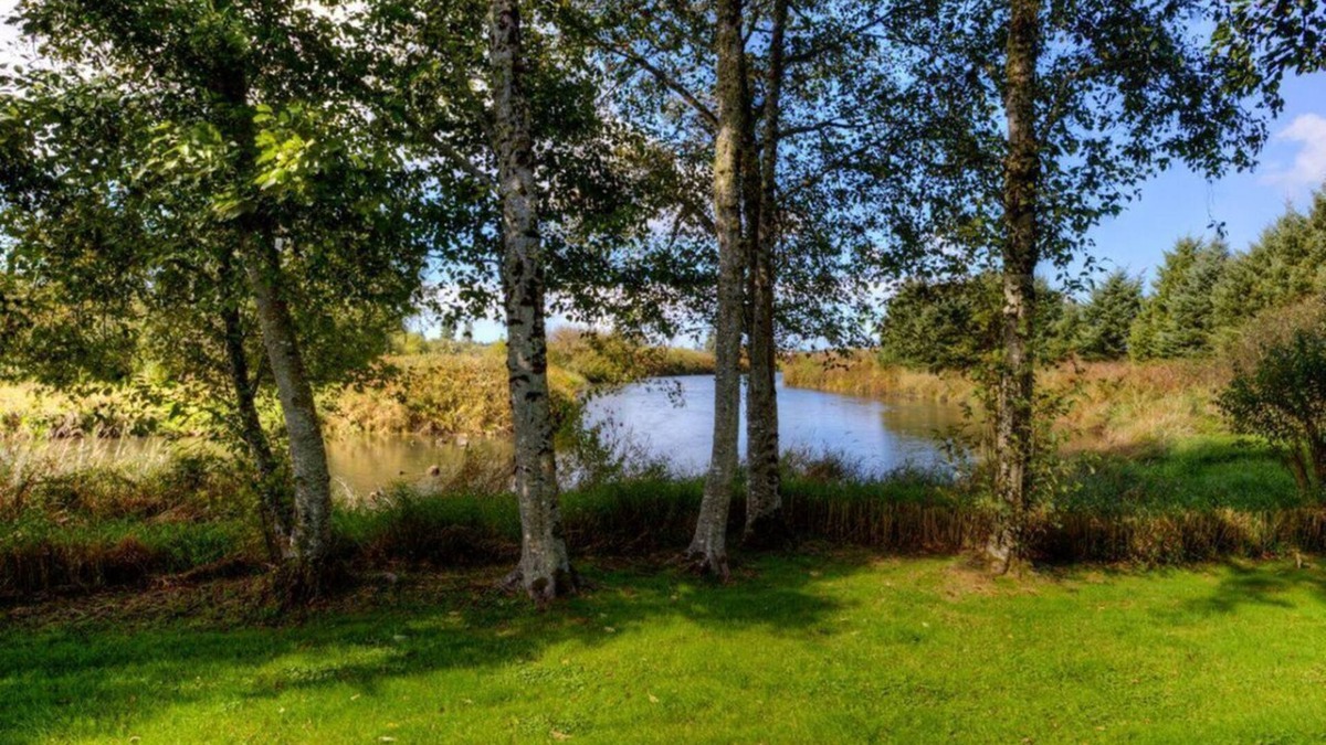 Warrenton Hotel | RARE FIND! TWO COMFY UNITS FOR 8, SAUNA, POOL