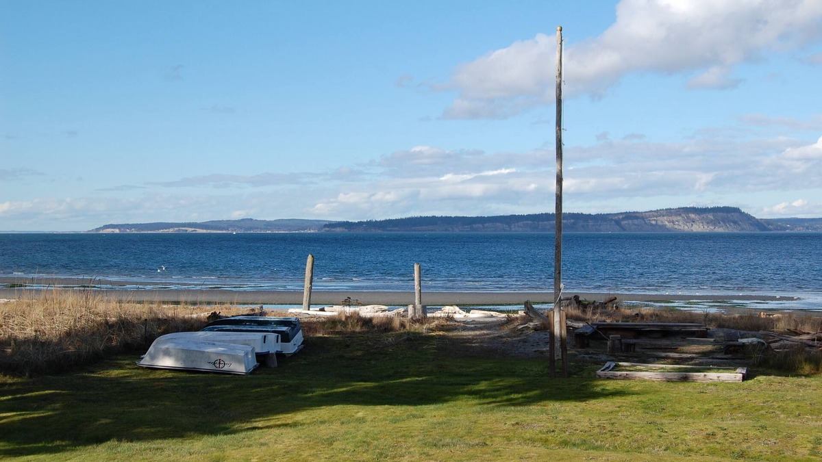 Hansville House | Rare Find - Waterfront Beal Beach House-Private Beach/Majestic View