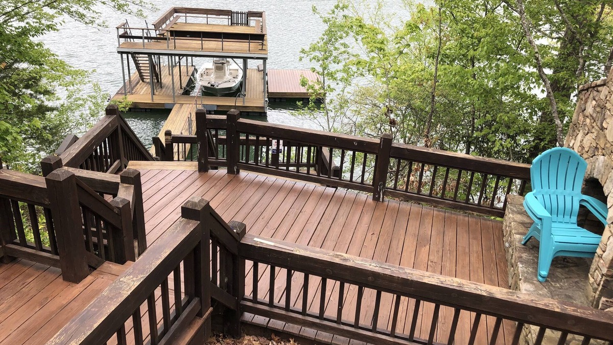 Morganton Cabin | Rare Gem on YEAR ROUND DEEP Water of Lake Blue Ridge!