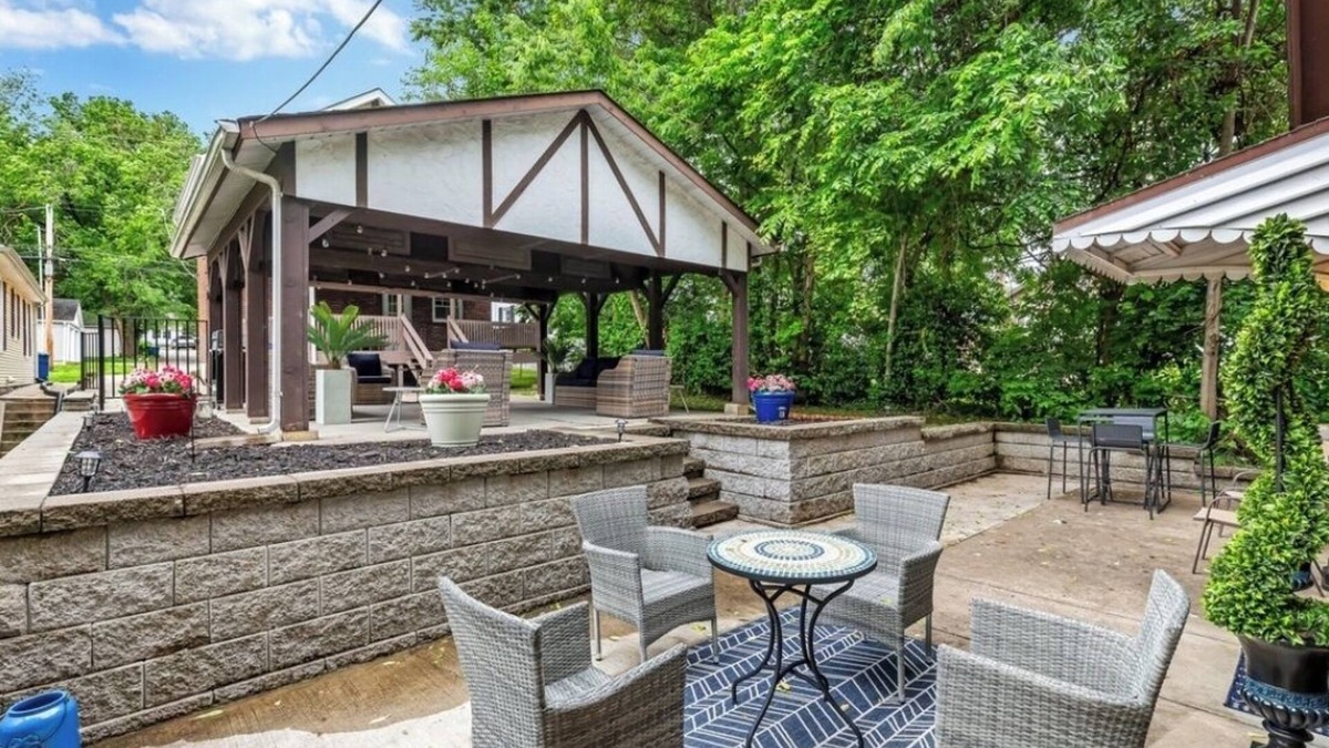 St. Charles House | 🌷RARE NEW TREASURE🌷2 Homes+Outdoor Gathering Area. Two Blocks From Main St.!