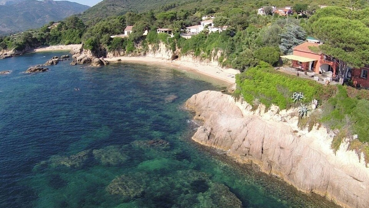 Sagone House | RARE! This summer, enjoy a "Waterfront" family home in Sagone.