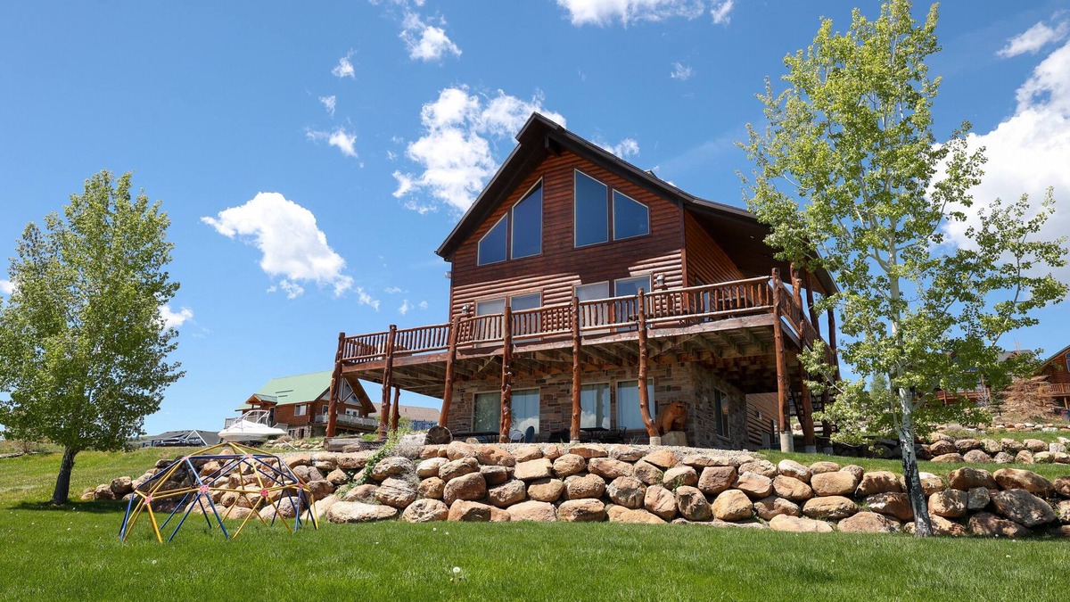 Garden City House | Raspberry Bear Lake Lodge - 6 Bed 3 Bath. Great View Of The Lake! Perfect For Big Families!
