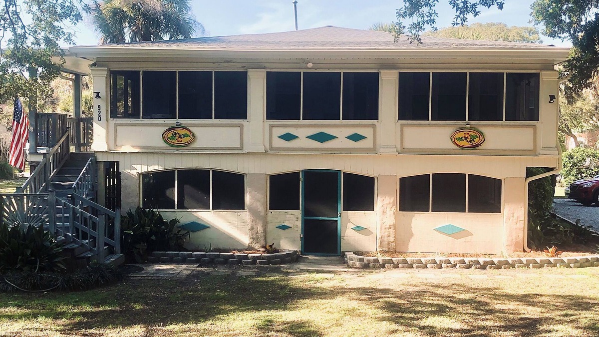 Folly Beach House | Rates lowered for Aug & September 2025! ONLY 200 STEPS TO THE BEACH!