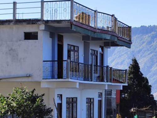 Lebong and Mineral Spring Tea Garden House | Ratnadip Homestay By StayApart