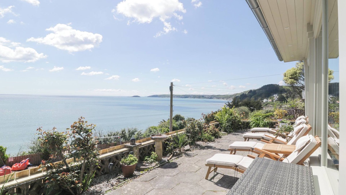 Seaton Cottage | RAVEN COTTAGE, pet friendly, country holiday cottage in Downderry