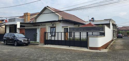 Purwokerto House | RaYa GuestHouse & Pool