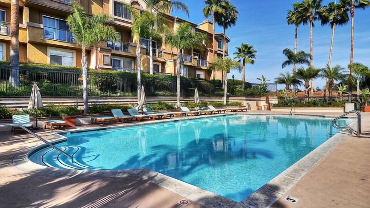 Laguna Niguel Condo | Ready to ESCAPE?! 2 bed/2 bath! Ocean Breezes! 1 Car Garage - La Vista