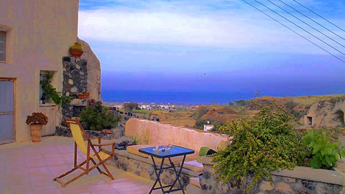Vothon House | Real Santorini, Cave House – far from the crowds