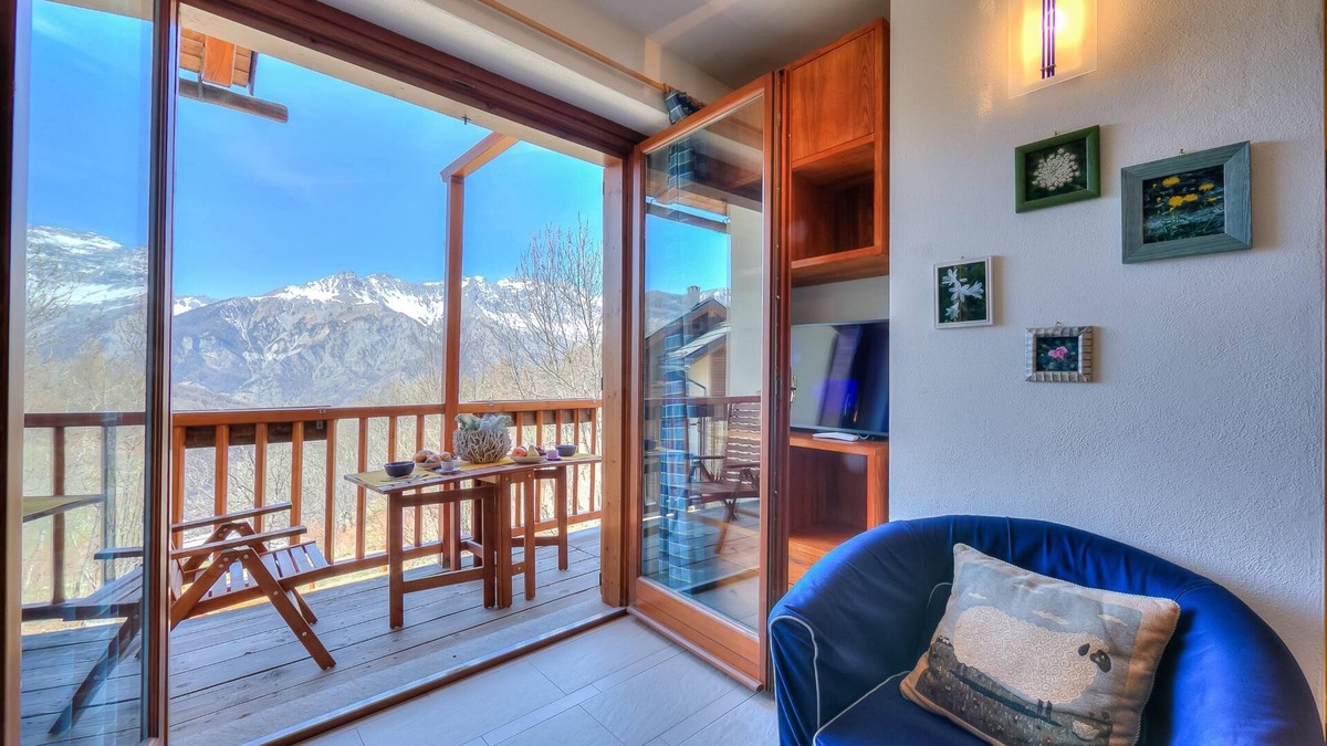 Bardonecchia Apartment | Rebecca's House (few steps from skiing)