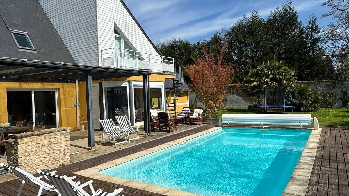 Bavent House | Recent 4-bedroom villa, heated pool in Bavent