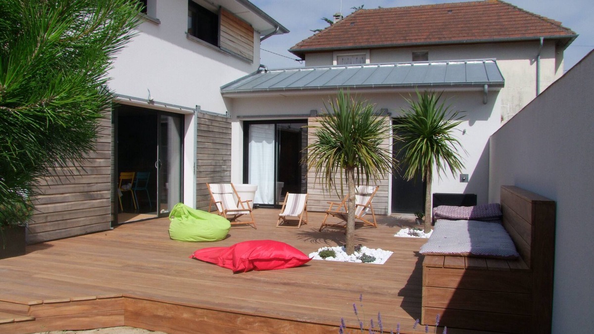 Saint-Martin de Brehal House | Recent architect-designed villa, very well located