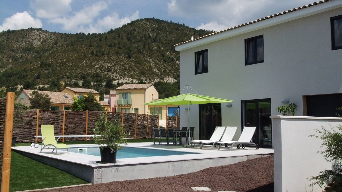 Castellane Villa | Recent new build villa with private heated swimming pool