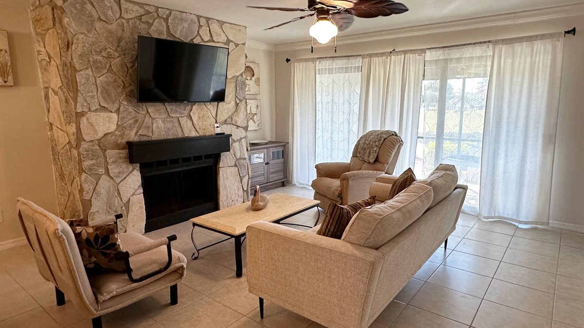 Biggar Condo | Recently remodeled condo in peaceful community close to beaches
