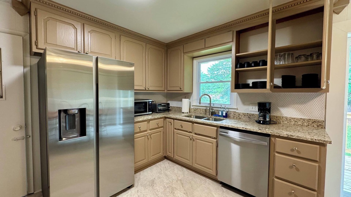 Perry House | Recently Remodeled, Pet-Friendly Home 10 min from GA Fairgrounds