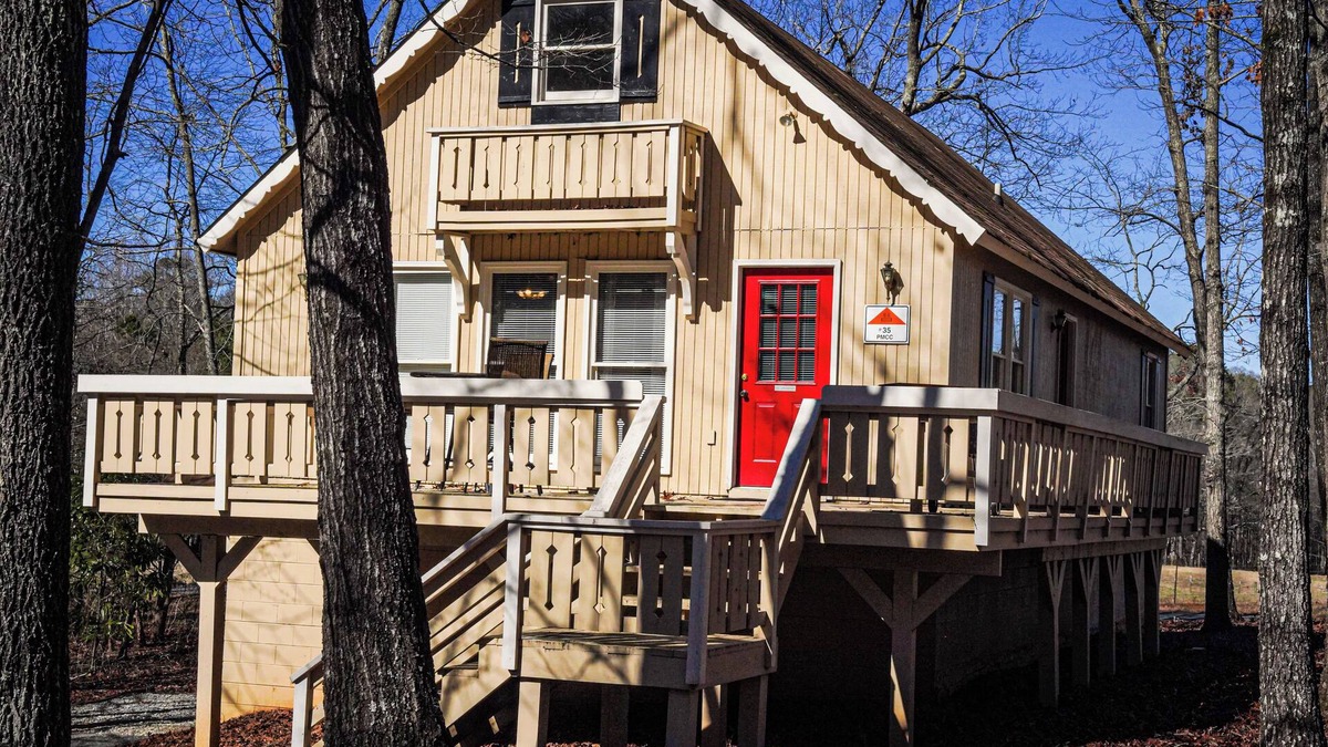 Pine Mountain Cabin | Recently renovated, beautiful chalet just miles from Wild Animal Safari