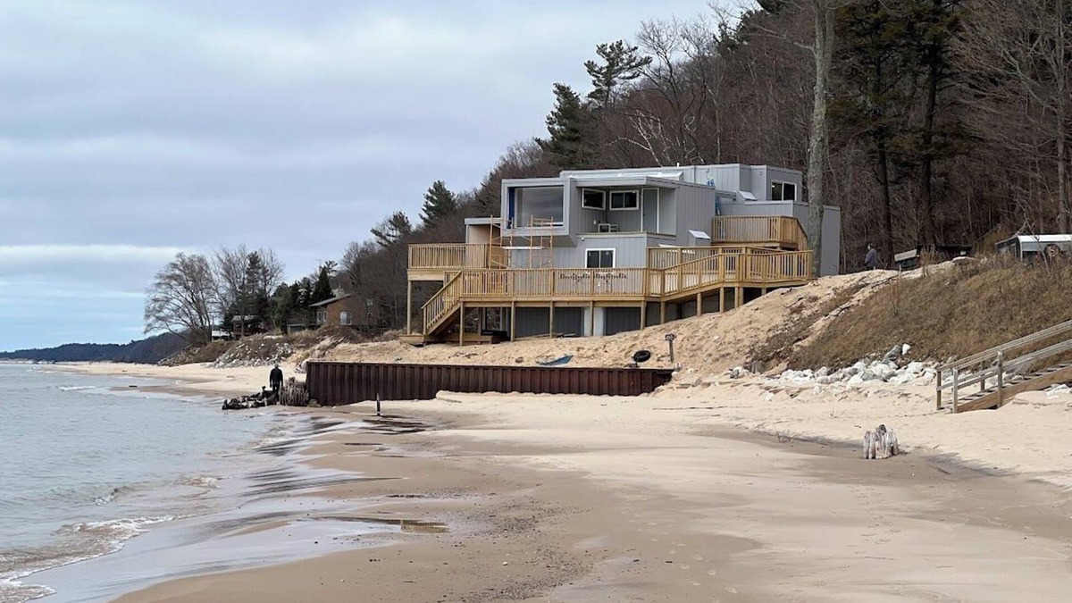Claybanks Township House | Recently renovated fabulous 6-bedroom house in Montague, right on Lake Michigan.