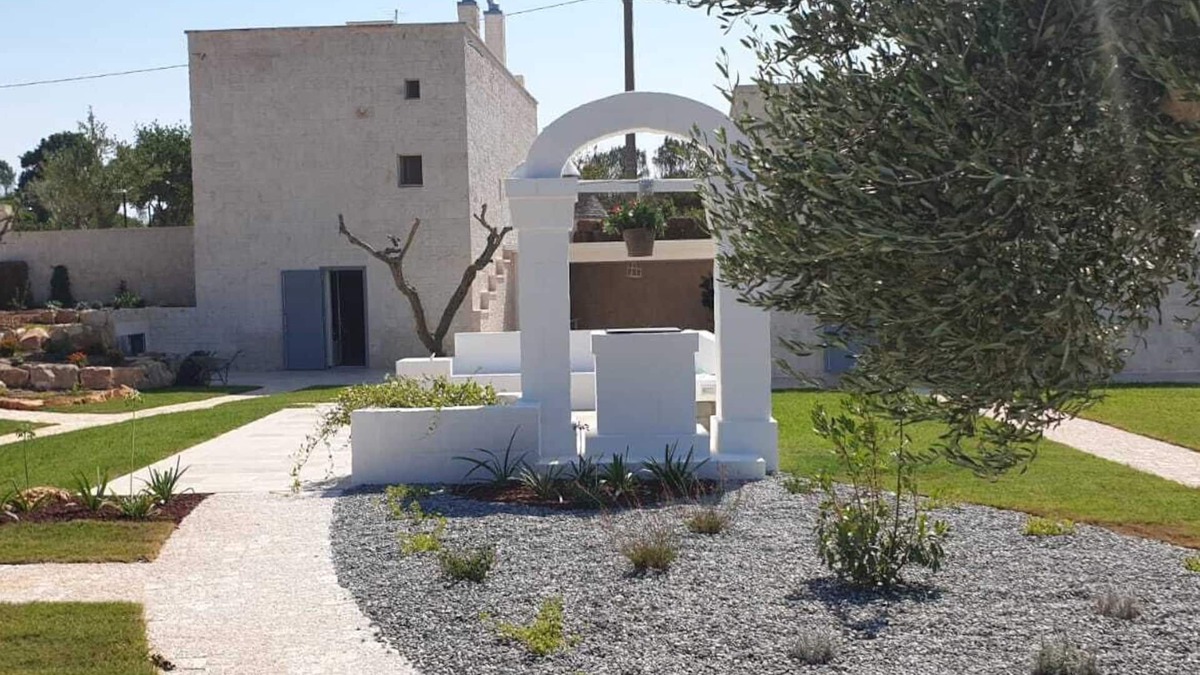 Cisternino House | Recently restored holiday home in a quiet and private area.