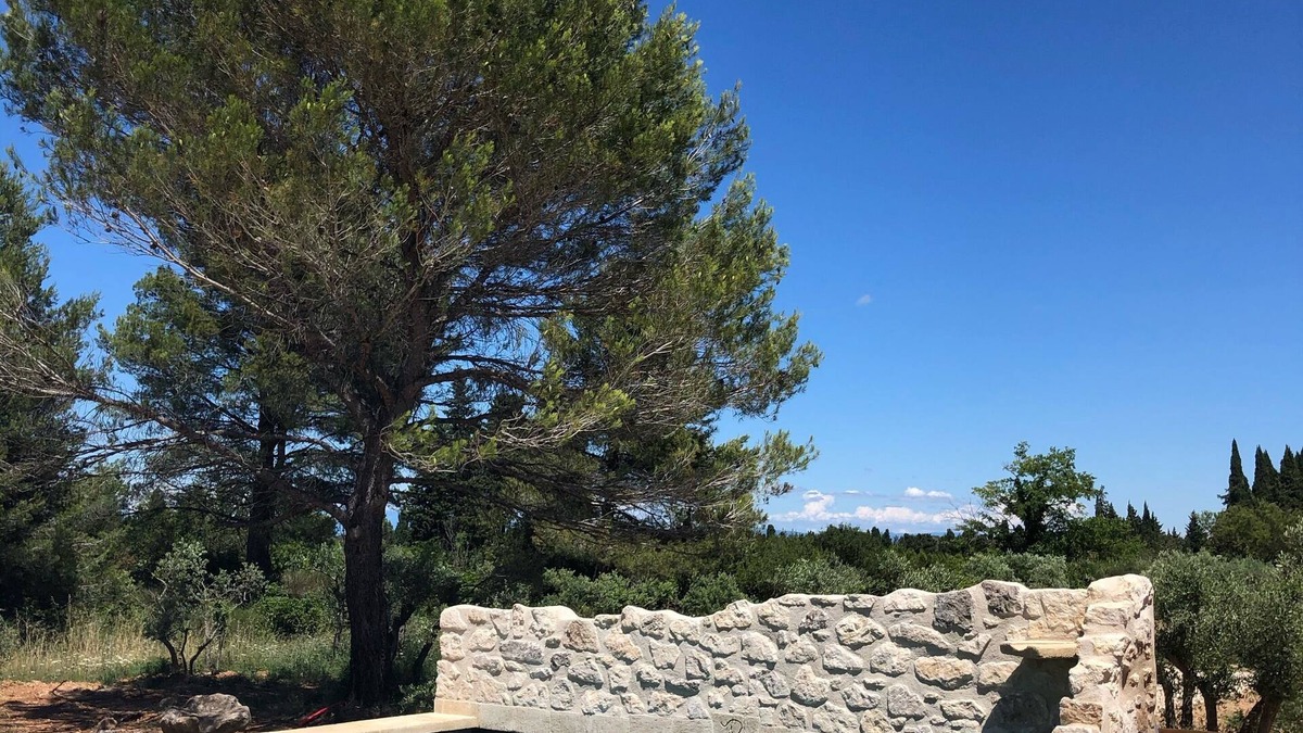 St.-Remy-de-Provence House | Recharge your batteries in a haven of peace in the heart of the Alpilles mountains