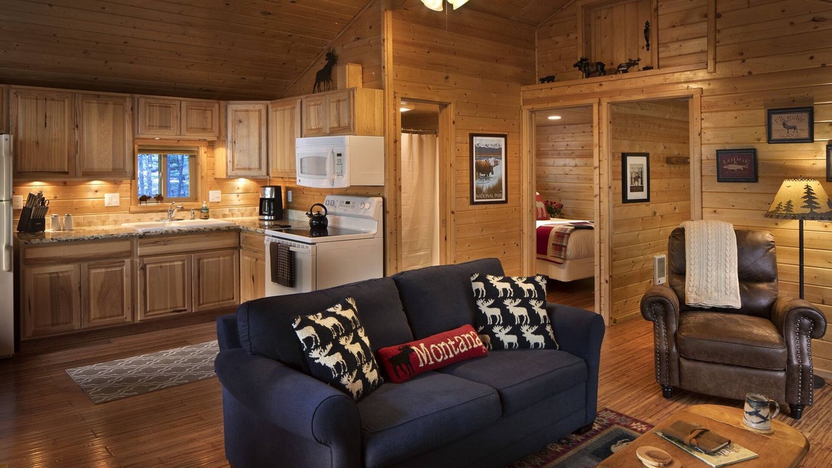 Columbia Falls Cabin | Reclusive Moose Cabin 10 Minutes to West Glacier Entrance