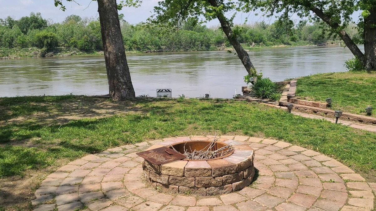 Fremont County RV Rental | Reconnect with nature at this unforgettable escape. Close to the Missouri river