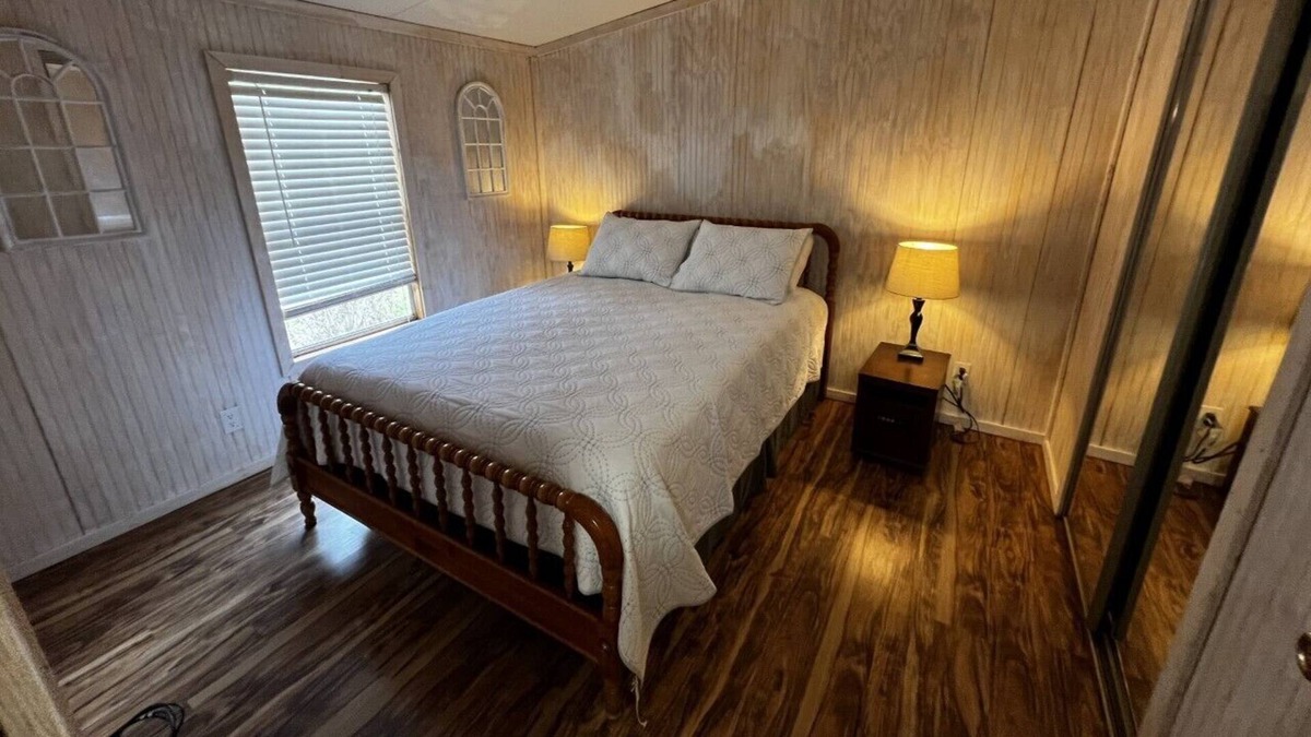 Sylvania House | Reconnect with nature, peaceful pond stay with outdoor kitchen & access to water