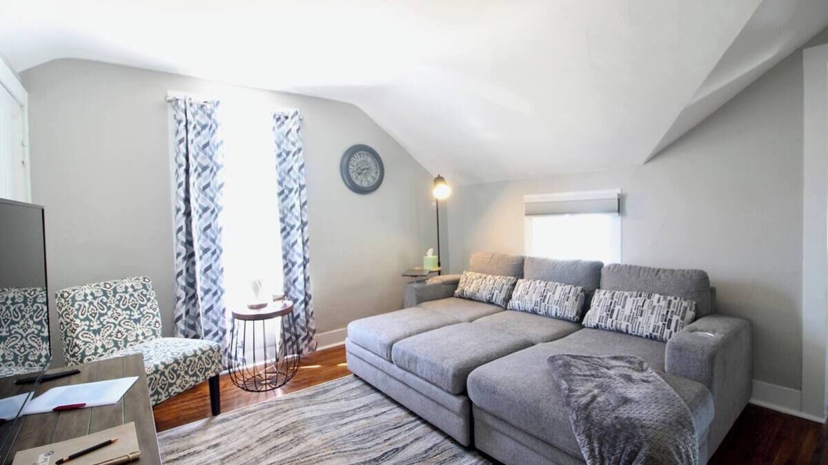 Mansfield Apartment | Recovery Loft 1-bedroom apartment in Mansfield with WiFi, AC, Full Kitchen