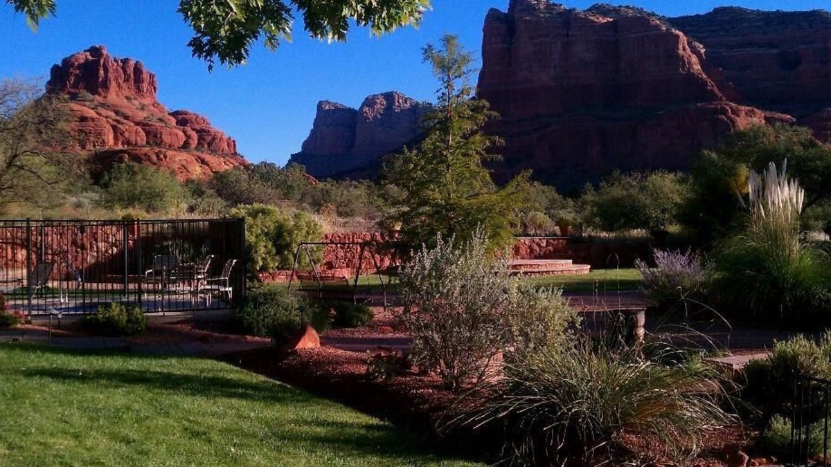 Oak Creek Hotel | Red Agave Resort