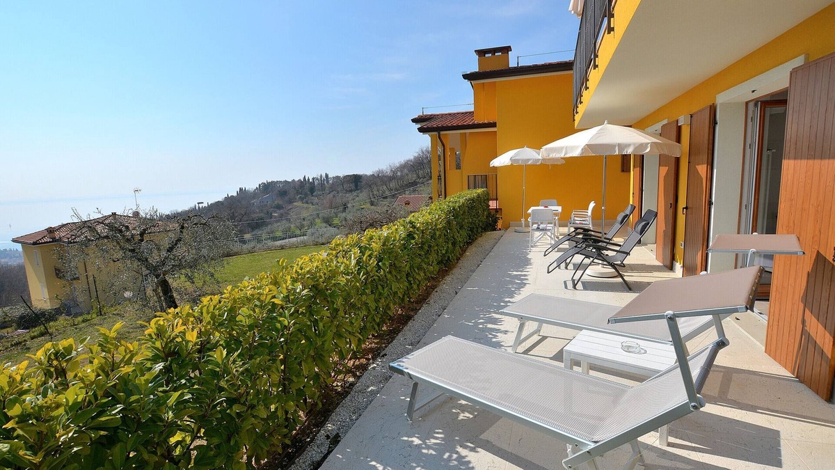 Marciaga Apartment | Red Apartment in Marciaga di Costermano