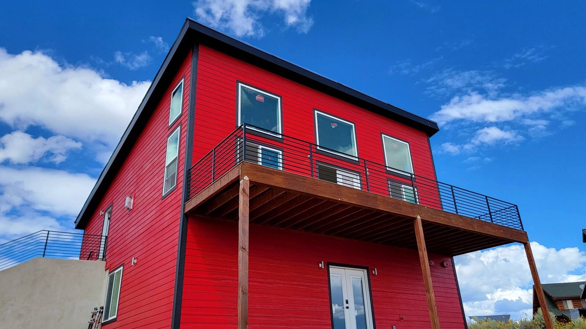 Sweetwater House | RED BARN @ BEAR LAKE - Luxury & Spacious Vacation Retreat & Ideal Beach Access