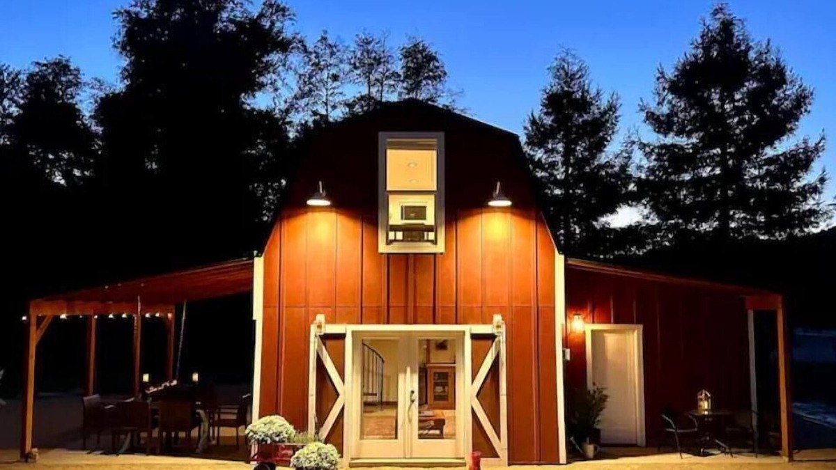 Jacksonville House | Red Barn in Wine Country