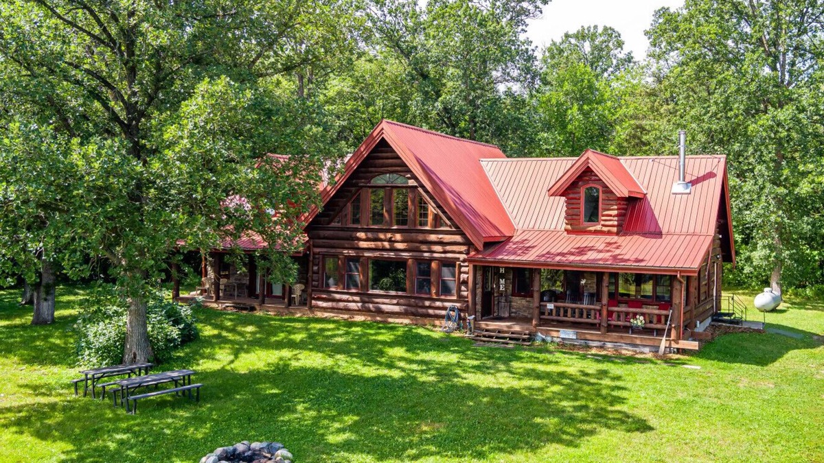 Walker Cabin | Red Barn Lodge with a Boat slip at Leach Lake