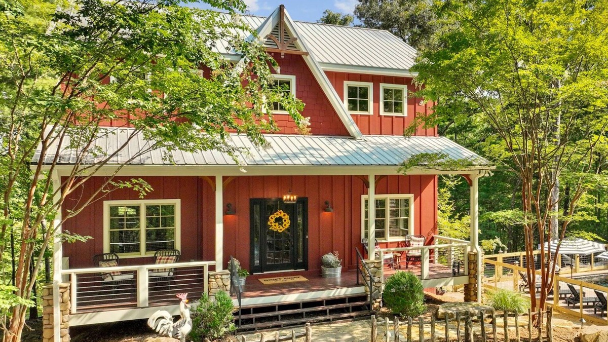 Mineral Bluff Cabin | Red Barn Retreat | Pool, Cabana + Putting Green