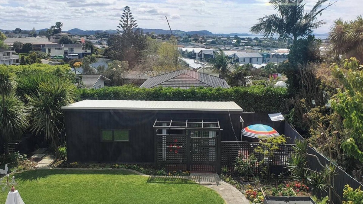 Red Beach Cottage | Red Beach Garden Cottage: Where cozy meets convenience!