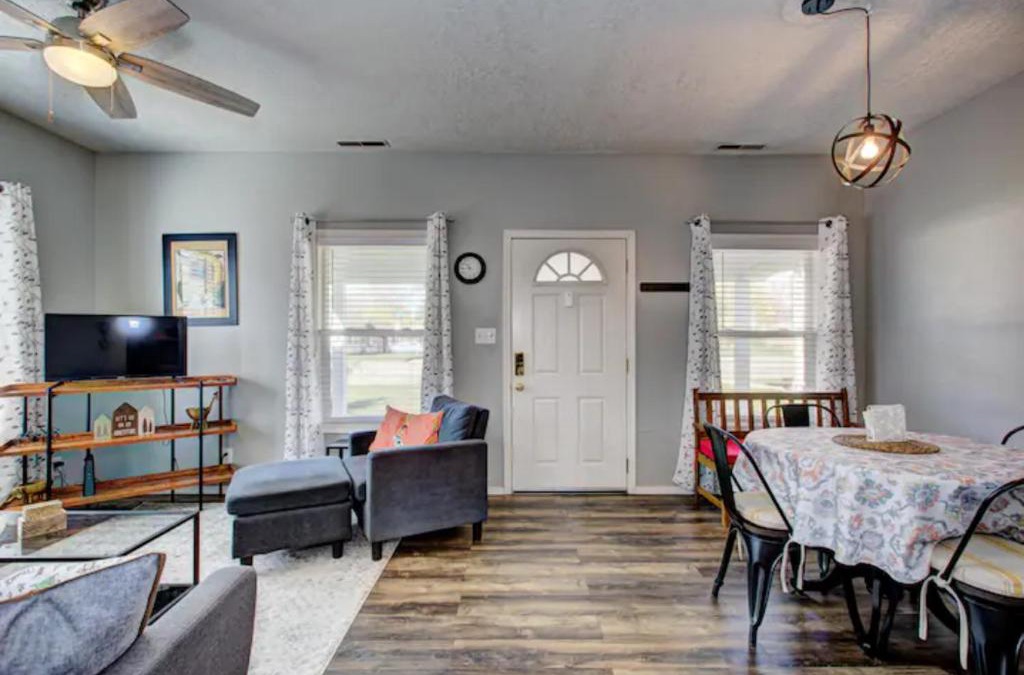 Sunset House | Red Bench Cottage Ideal location near parks, trails, skiing, hiking, biking, shopping extended stays welcome