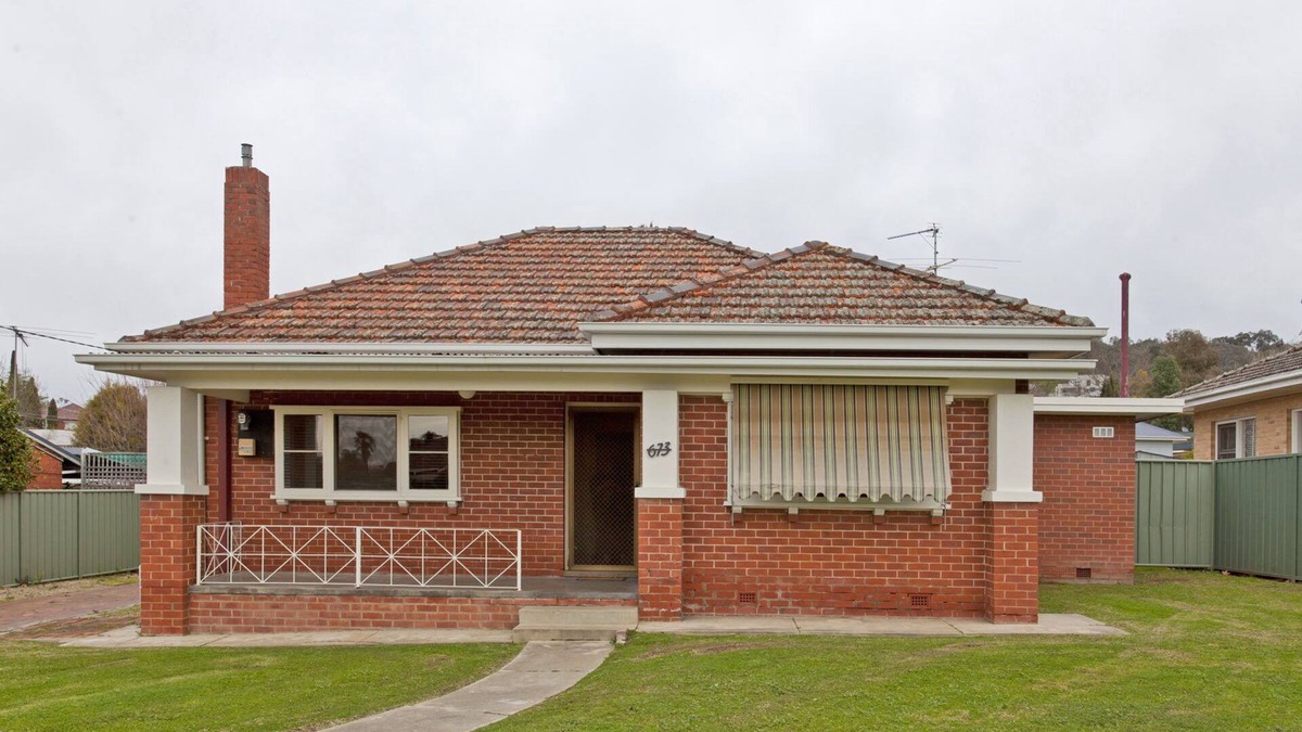 Albury House | Red Brick Beauty - Central Cottage
