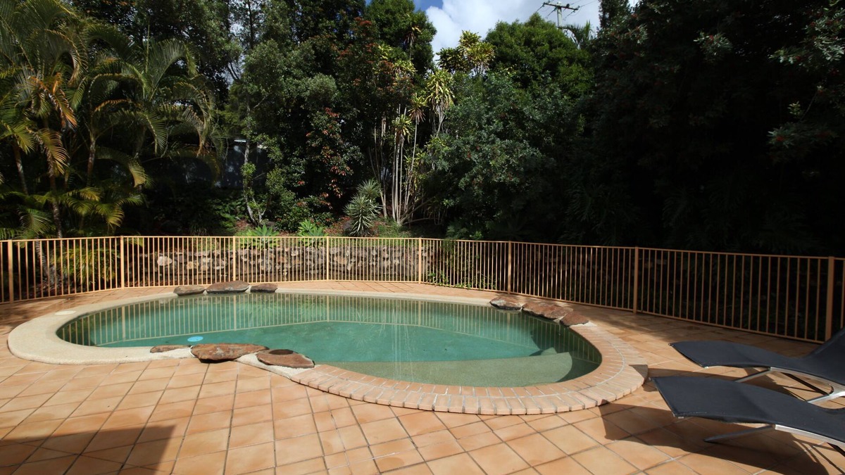Woombye Hotel | Red Bridge Motor Inn