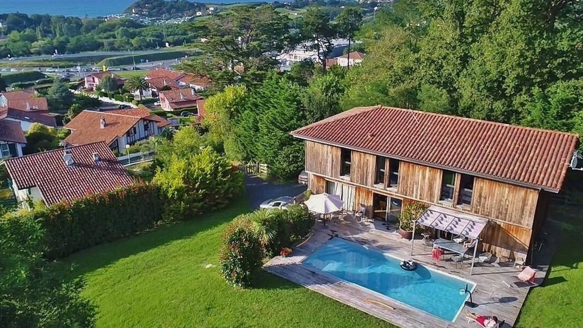 Saint-Jean-de-Luz House | Red cedar villa with stuning views at the ocean and mountains