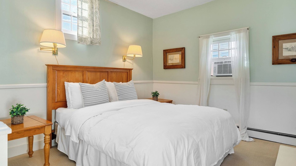 Mendon Apartment | Red Clover Inn Two Bedroom Suite near Killington
