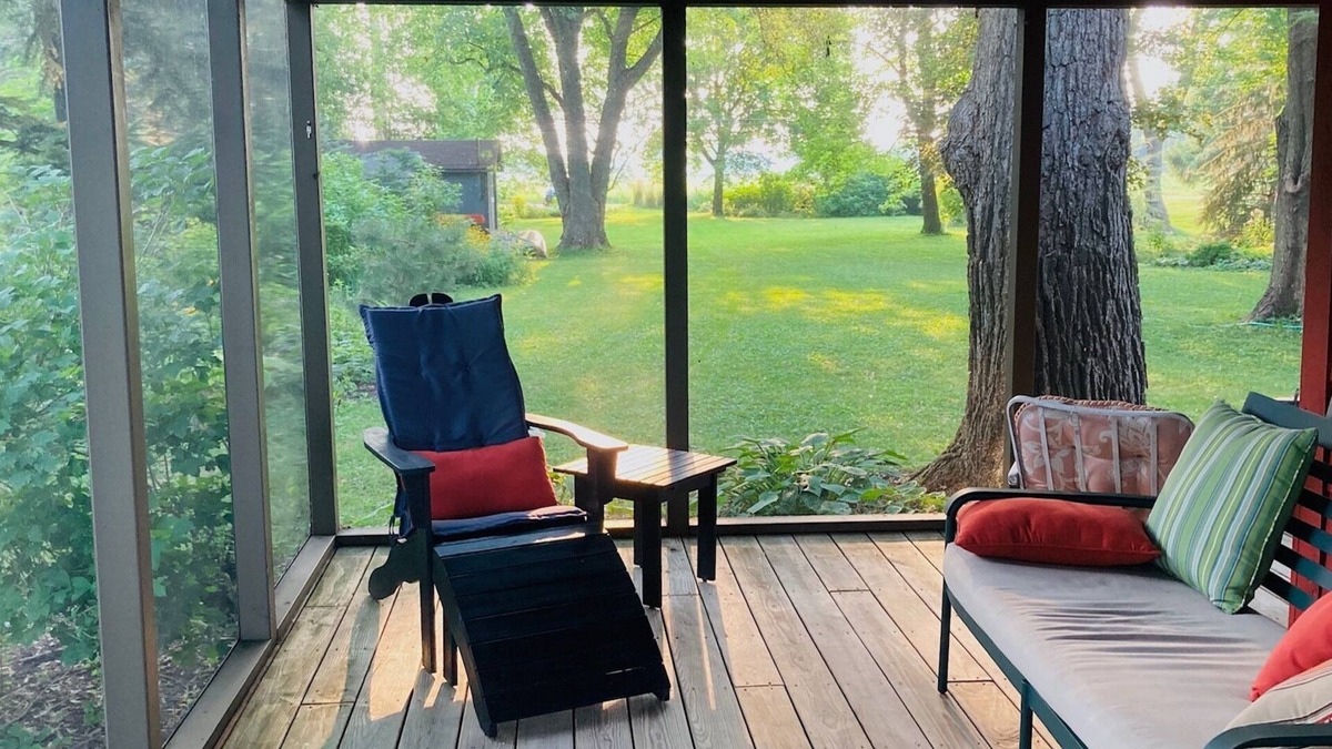 Calumet House | Red Cottage on Lake Winnebago