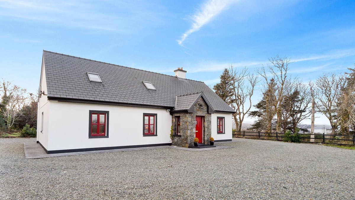 Letterfrack Ski Chalet | Red Deer Cottage - A Hidden Gem