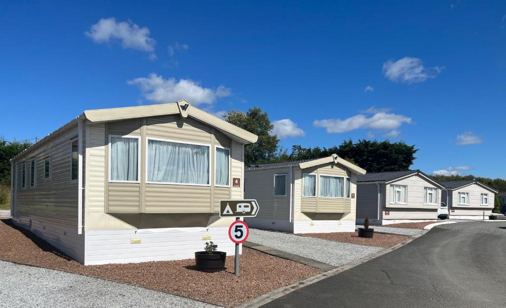 Stepps Resort | Red Deer Village Holiday Park - 3 Bedroom, Self-Catering Holiday Home