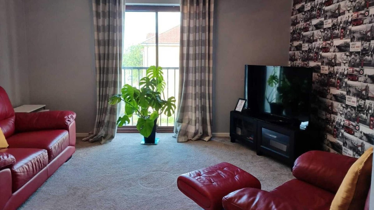 Dunstable Apartment | RED DOOR MALT-Huku Kwetu (Dunstable)