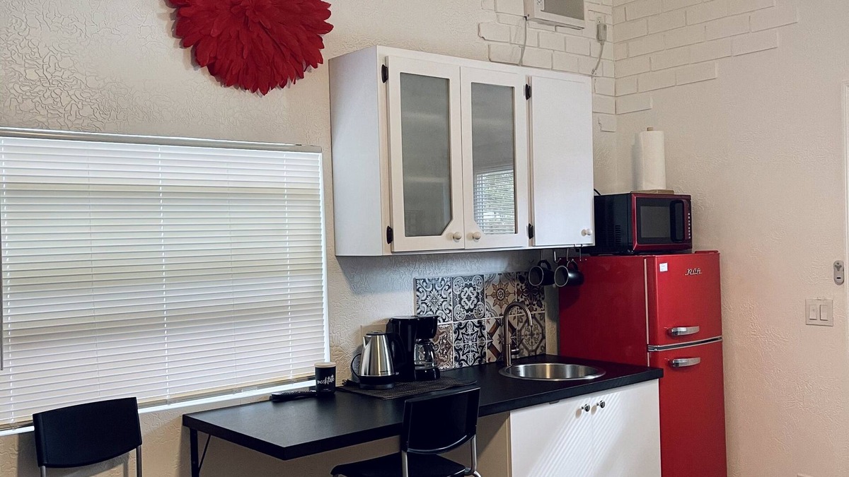 Walsingham Apartment | ❤️Red flower (Where you are welcome)