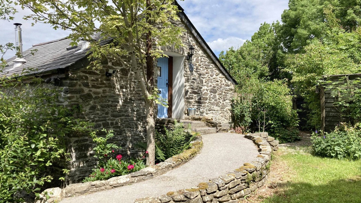 Lampeter Cottage | Red Kite Cottage - Romantic Retreat with Stunning Views & Two Private Meadows