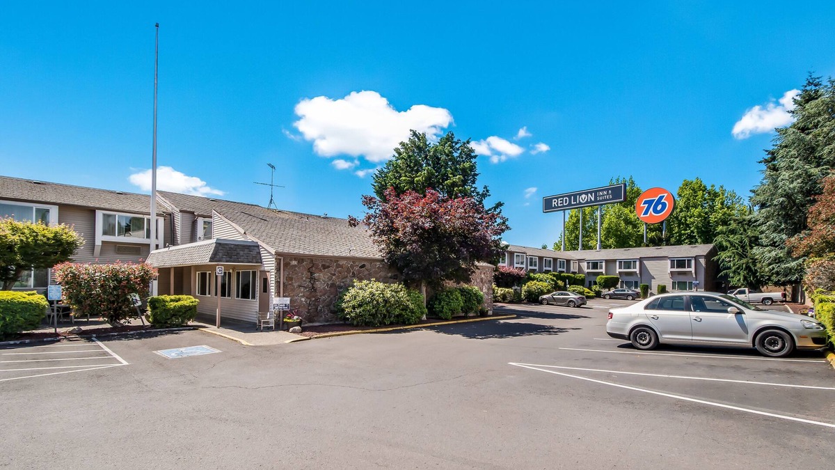 Salmon Creek Hotel | Red Lion Inn & Suites Salmon Creek .